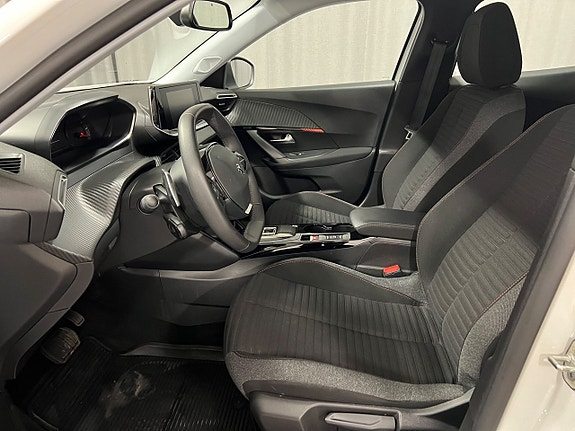 Peugeot 2008 7 of 13