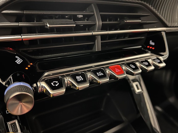 Peugeot 2008 11 of 13