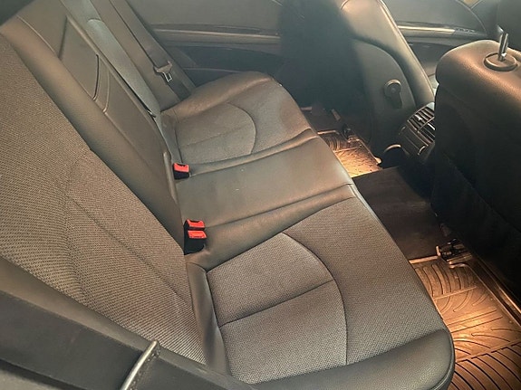 Mercedes-Benz E200 8 of 10