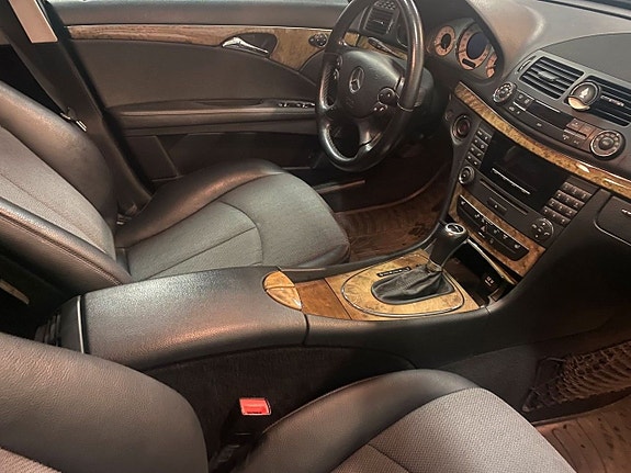 Mercedes-Benz E200 6 of 10