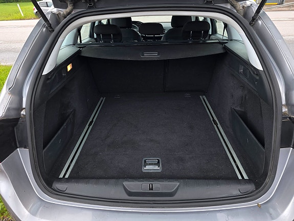 Peugeot 308 SW 12 of 15
