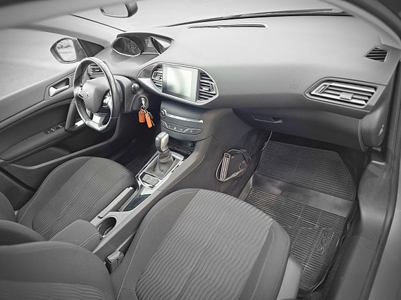 Peugeot 308 SW 8 of 15