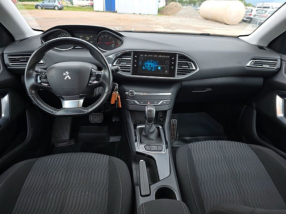Peugeot 308 SW 9 of 15