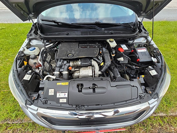 Peugeot 308 SW 15 of 15