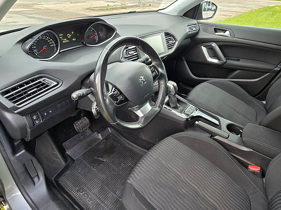Peugeot 308 SW 7 of 15
