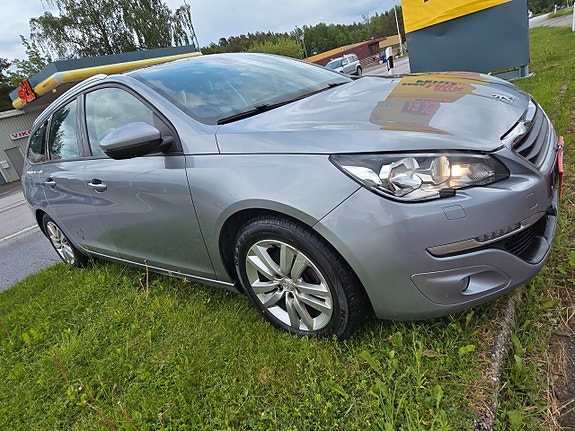 Peugeot 308 SW 3 of 5
