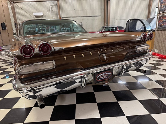 Pontiac Bonneville 8 of 23