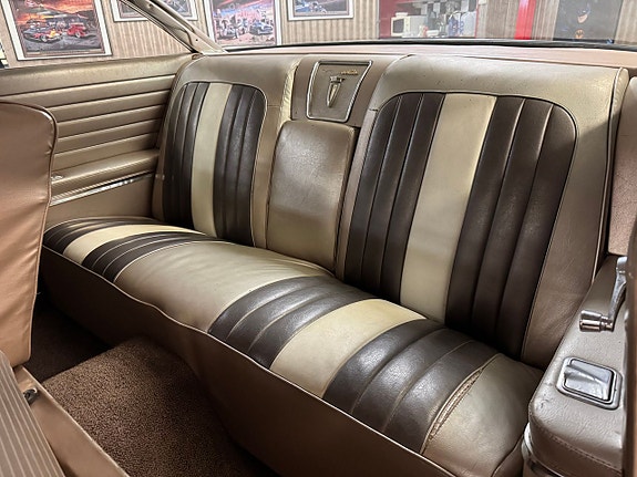Pontiac Bonneville 16 of 23