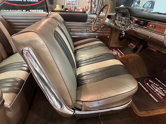 Pontiac Bonneville 18 of 23