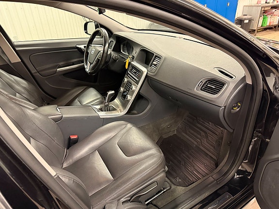Volvo V60 Cross Country 11 of 23