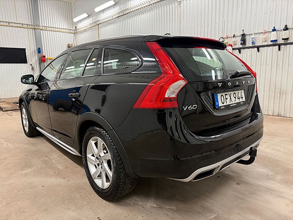 Volvo V60 Cross Country 2 of 23
