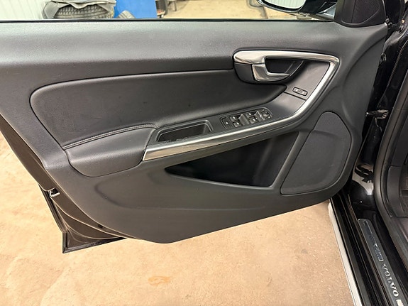Volvo V60 Cross Country 13 of 23