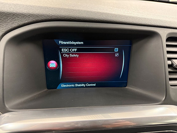 Volvo V60 Cross Country 19 of 23
