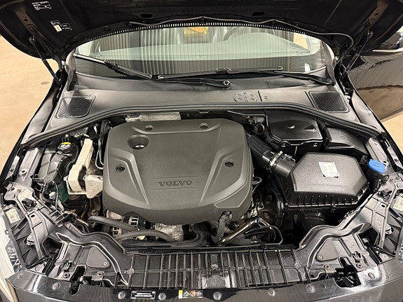 Volvo V60 Cross Country 9 of 23