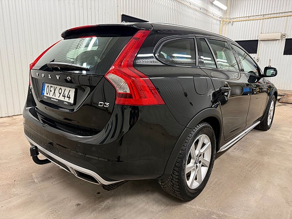 Volvo V60 Cross Country 4 of 23