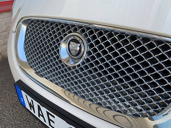 Jaguar XF 10 of 19