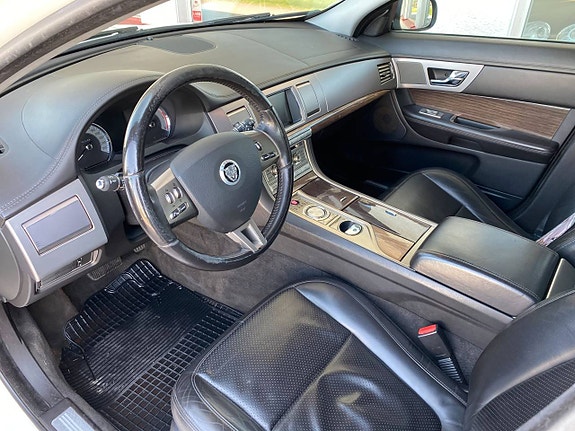 Jaguar XF 4 of 19