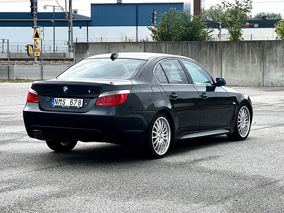 BMW 525 3 of 5