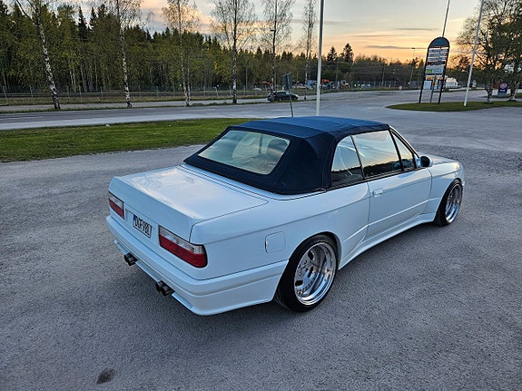 BMW 325i 6 of 11