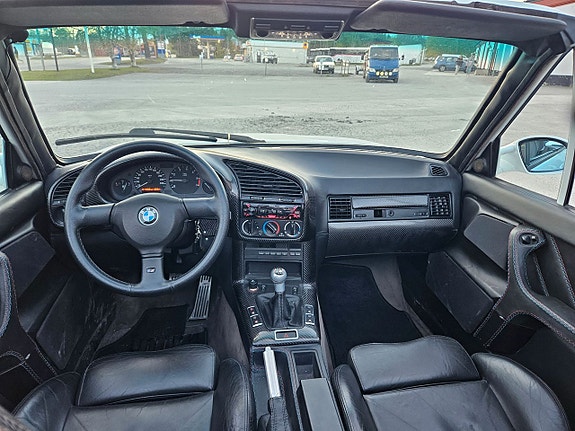 BMW 325i 9 of 11