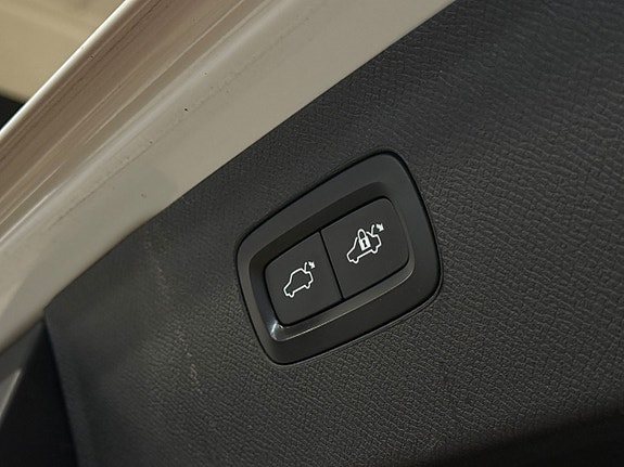 Volvo XC90 8 of 19