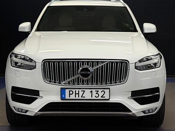 Volvo XC90 2 of 19