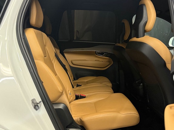 Volvo XC90 10 of 19