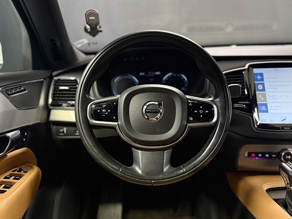 Volvo XC90 16 of 19