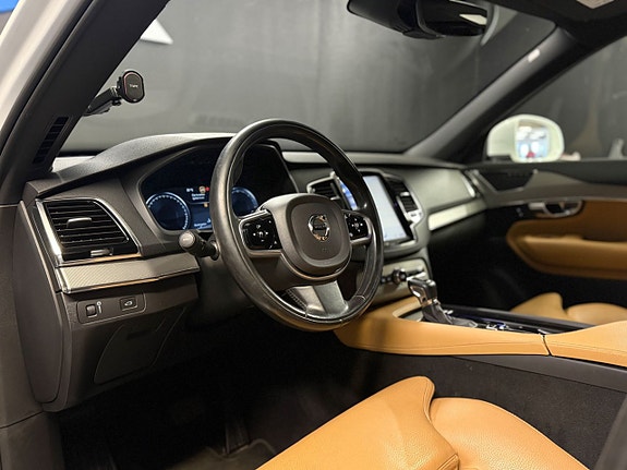 Volvo XC90 13 of 19