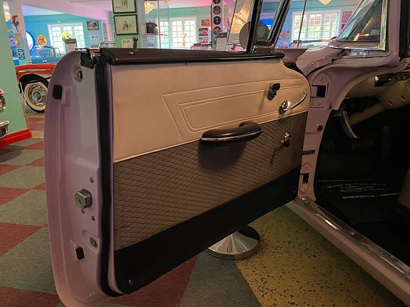 Oldsmobile 88 4 of 10
