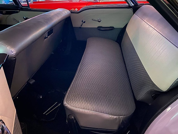 Oldsmobile 88 7 of 10