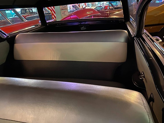 Oldsmobile 88 8 of 10