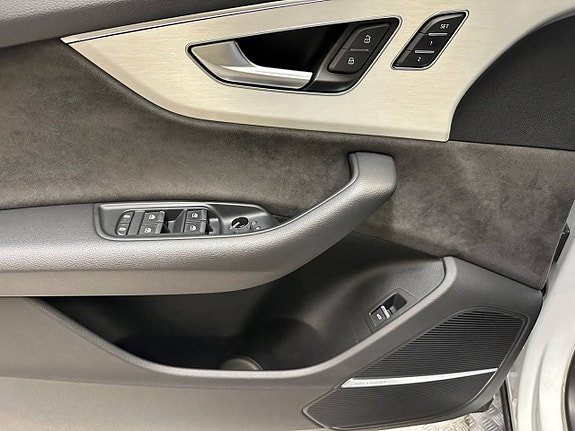Audi SQ8 7 of 10