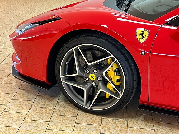 Ferrari F8 Spider 10 of 27