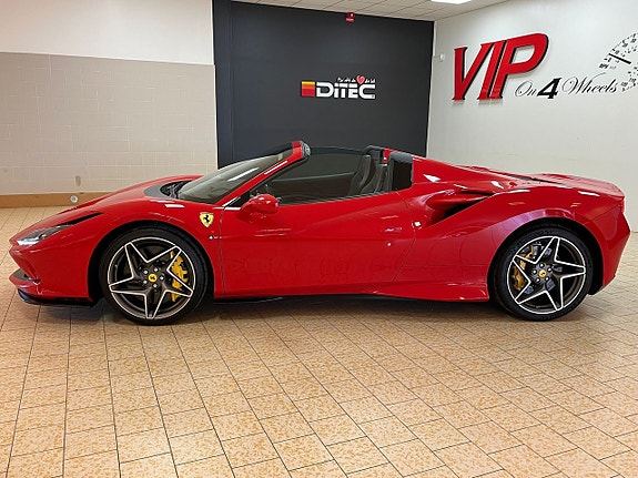 Ferrari F8 Spider 3 of 5