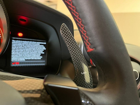 Ferrari F8 Spider 17 of 27