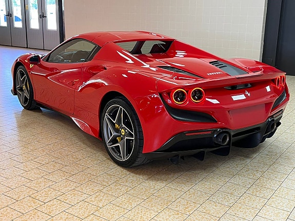 Ferrari F8 Spider 20 of 27
