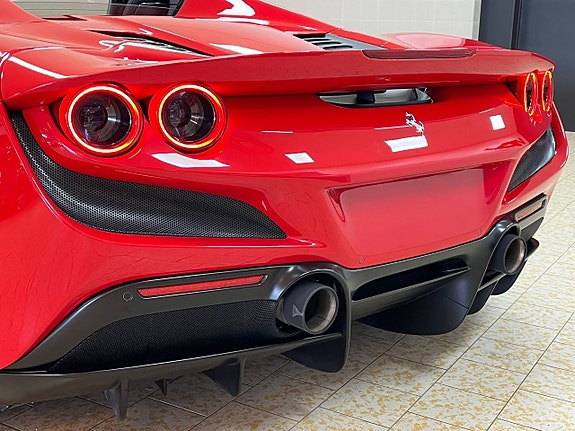 Ferrari F8 Spider 23 of 27