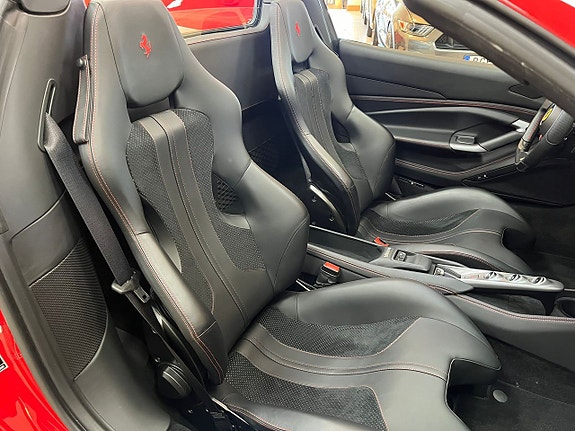 Ferrari F8 Spider 12 of 27