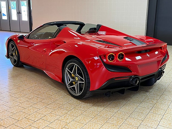 Ferrari F8 Spider 4 of 5