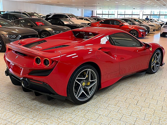 Ferrari F8 Spider 21 of 27