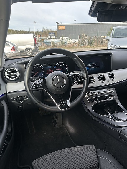 Mercedes-Benz E300 7 of 8
