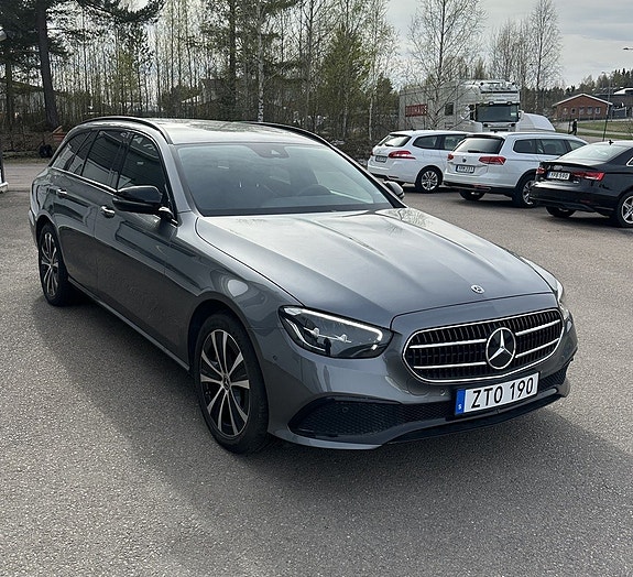 Mercedes-Benz E300 2 of 8