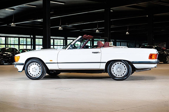 Mercedes-Benz 300 SL 2 of 5