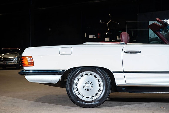 Mercedes-Benz 300 SL 21 of 25