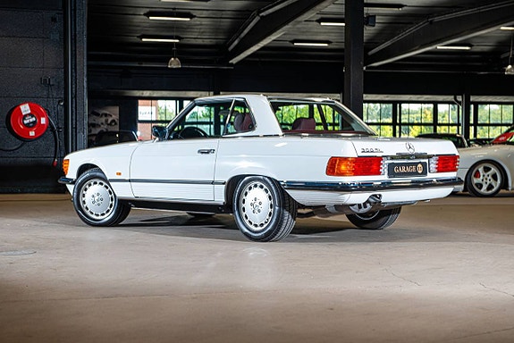 Mercedes-Benz 300 SL 4 of 5