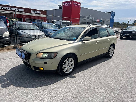 Volvo V50 2 of 5