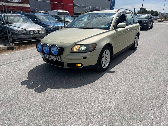 Volvo V50 3 of 5