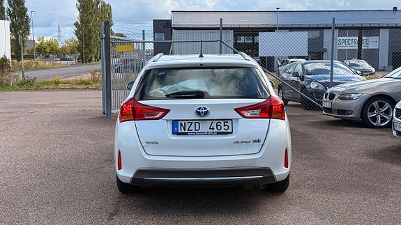 Toyota Auris 5 of 30