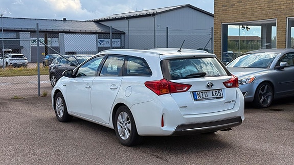Toyota Auris 6 of 30